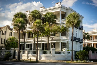 A historic house in downtown Charleston